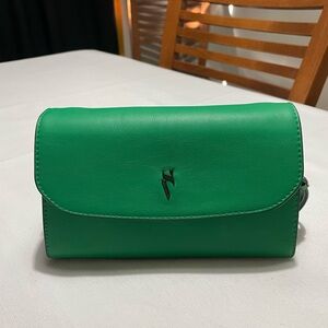 Simply Vera Vera Wang Green Leather Crossbody
